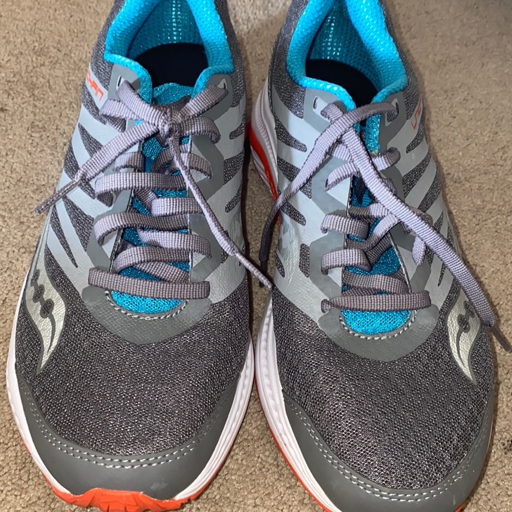 Men’s Size 9(US) saucony brand shoes. Brand New. Very comfortable